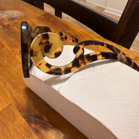 Prada tortoise shell square sunglasses display picture 3